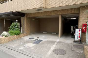敷地内駐車場（屋内平面式）・駐輪場