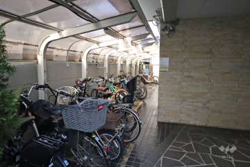 駐輪場（屋根付き）