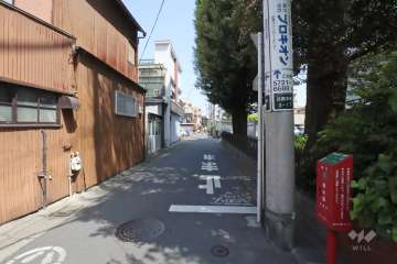 敷地西側の前面道路　