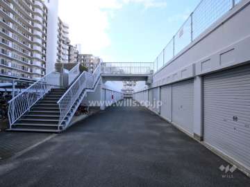 敷地内駐車場（屋外・シャッター付き）