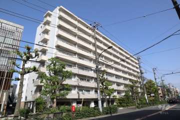 マンションニュー目黒の外観(西側から)　