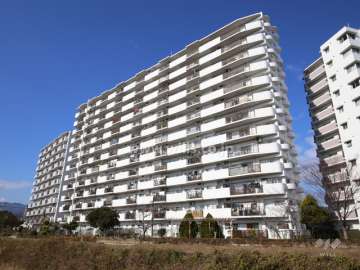 マイシティ伊丹弐番館の外観（南東側から）