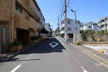 敷地北側前面道路