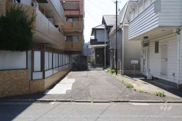 敷地の西側道路