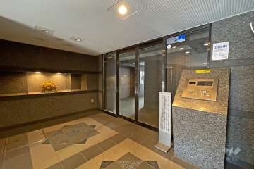 エントランスはオートロック付きです。