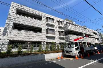 ロワヴェール学芸大学の外観（南西側から）　