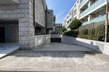 駐車場の出入り口　