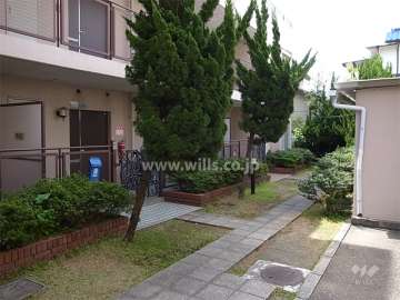 1階の住戸には一戸建て感覚の専用ポーチが付いています。