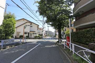 敷地南東側の前面道路