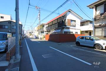 敷地北側の前面道路（東側から）