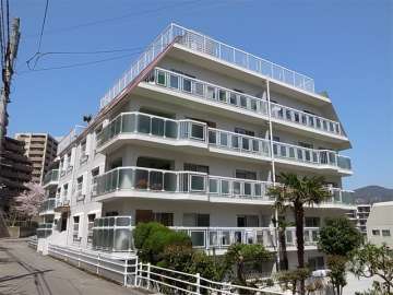 パレブラン宝塚の外観（南東側から）