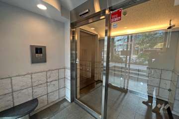 エントランスはオートロック付きです。