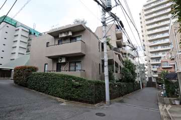 イトーピア目黒青葉台の外観(東側から)
