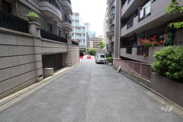 敷地南東側の前面道路