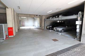 敷地内駐車場（屋内機械式）