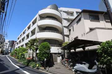 アールブラン目黒青葉台の外観(南西側から)