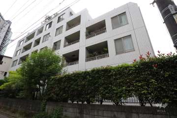 アールブラン目黒青葉台の外観(北東側から)