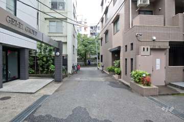 敷地の東側通路(北側から)