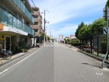 物件の前面道路（南側から）