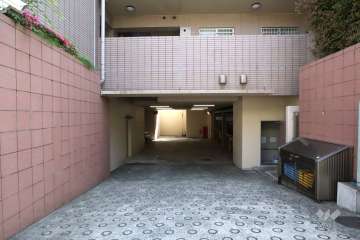 駐車場の出入り口