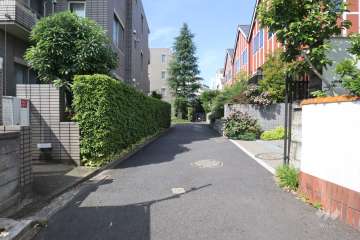 敷地北西側の前面道路
