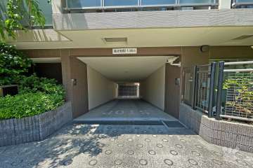 駐車場出入り口