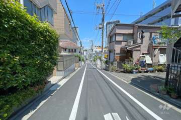 敷地東側の前面道路