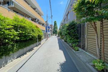 敷地南側の前面道路