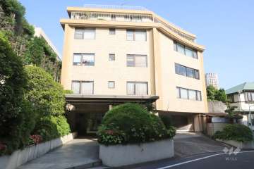 青葉台ロイヤルガーデンの外観（北西側から）