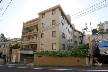 青葉台ロイヤルガーデンの外観（北東側から）