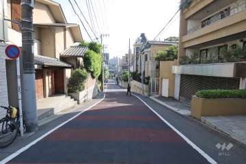 敷地南東側の前面道路