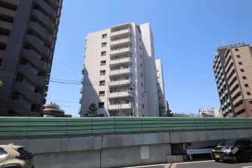 目黒パークマンションの外観(東側から)
