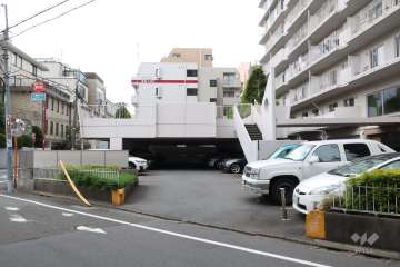駐車場の出入り口