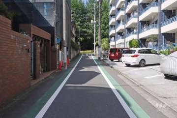 敷地南東側の前面道路