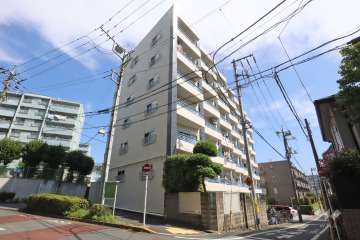 上目黒フラワーマンションの外観(南東側から)