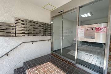 エントランスのオートロックと共用ポスト