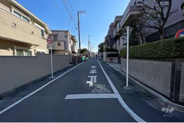 敷地北側の前面道路