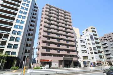 クレッセント中目黒の外観(東側から)