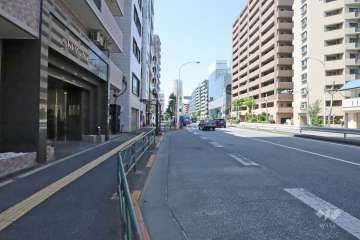 敷地北東側の前面道路