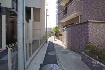 敷地南東側の前面道路