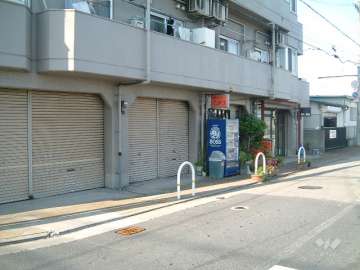 1階には店舗が入っています。