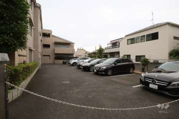 駐車場の出入り口（ロボットゲート付き）・敷地内駐車場（屋外平面式）
