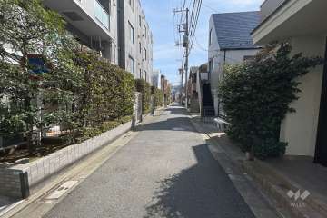 敷地西側の前面道路　