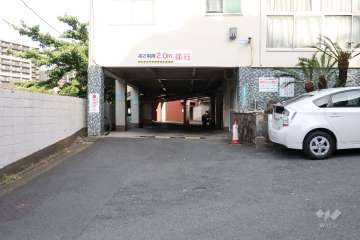 駐車場の出入り口　