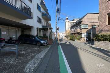 敷地北側の前面道路