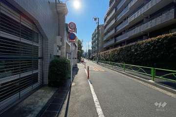 敷地南側の前面道路