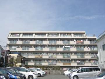 イスズハイツベル伊丹荻野の外観（南側から）