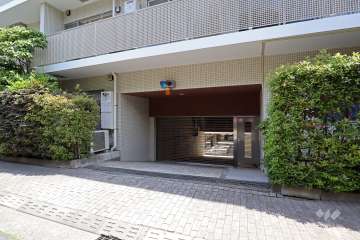 駐車場の出入口（リングシャッター付き）
