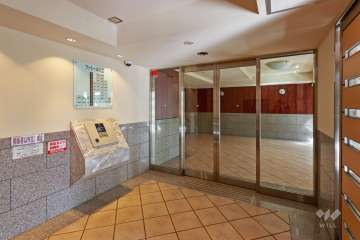 エントランスはオートロック付きです。