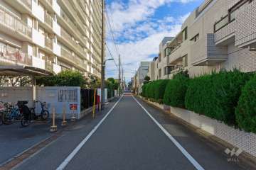 敷地の北側の前面道路